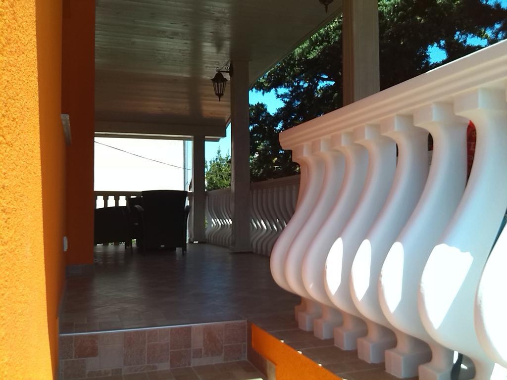 Apartments Batarilo Gornji Karin Bilik gambar