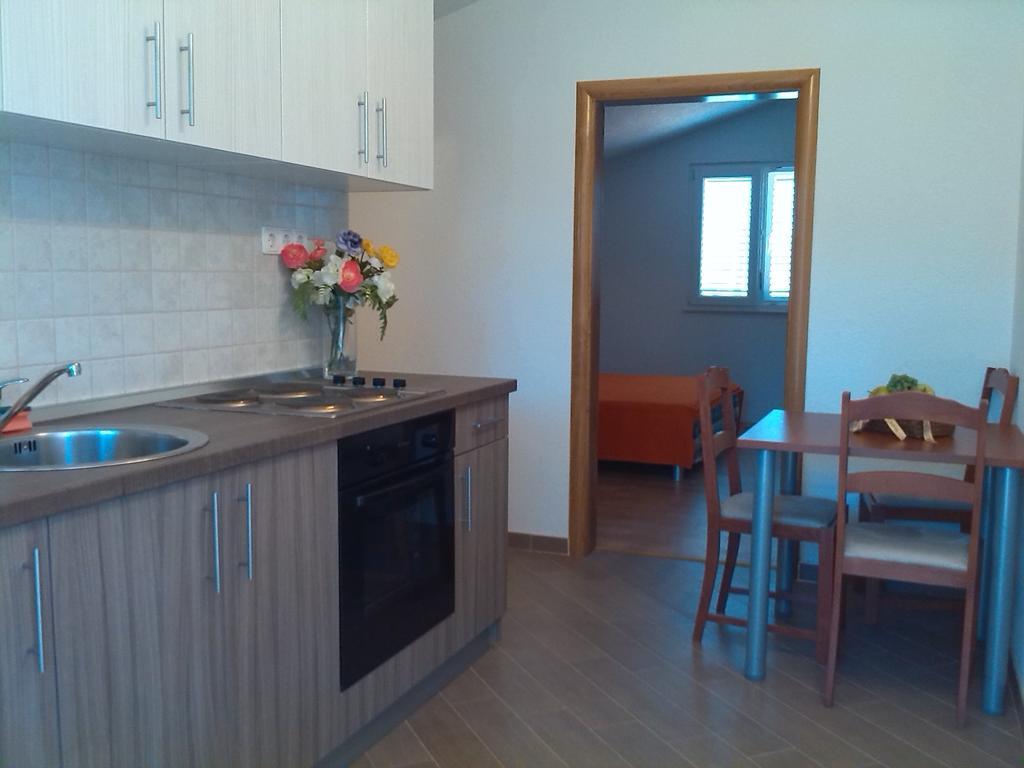 Apartments Batarilo Gornji Karin Bilik gambar