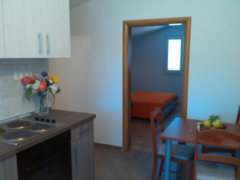 Apartments Batarilo Gornji Karin Bilik gambar