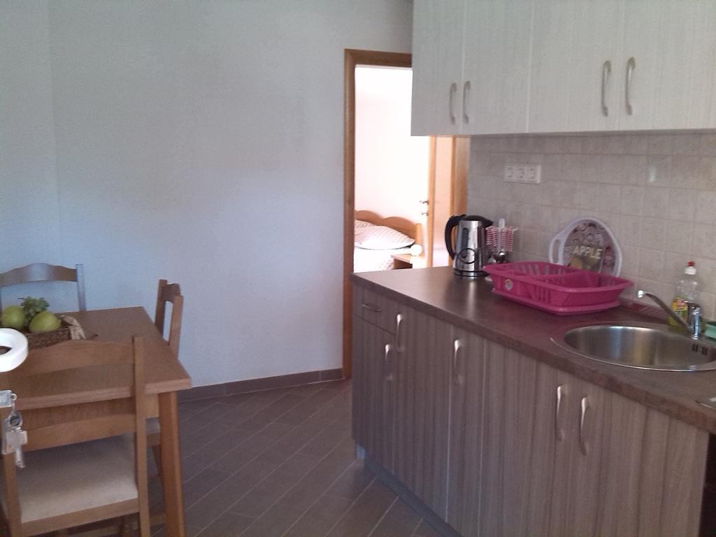 Apartments Batarilo Gornji Karin Bilik gambar