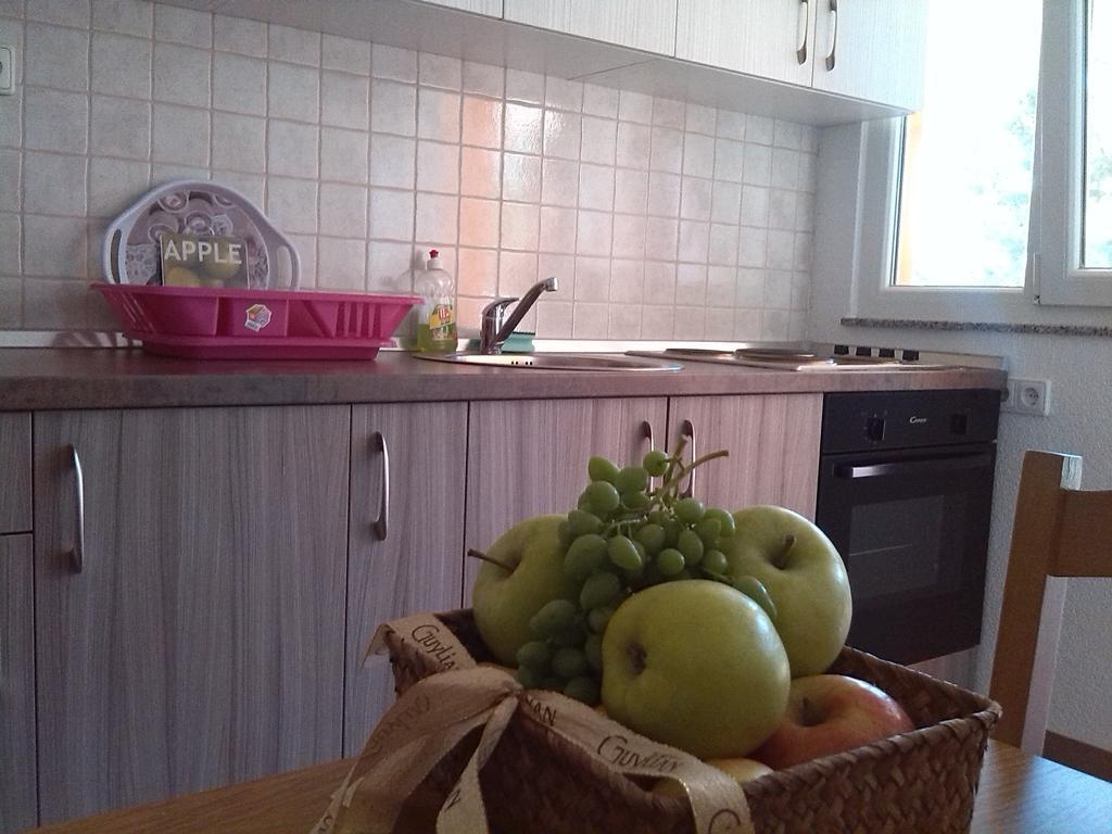 Apartments Batarilo Gornji Karin Bilik gambar