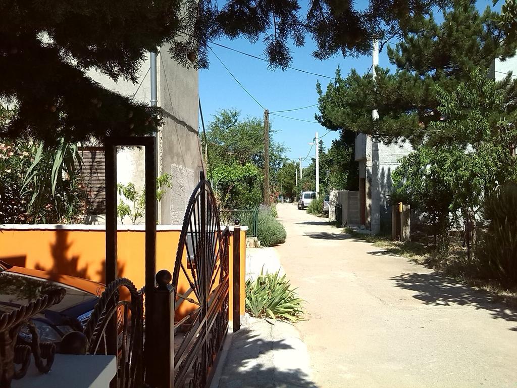 Apartments Batarilo Gornji Karin Luaran gambar